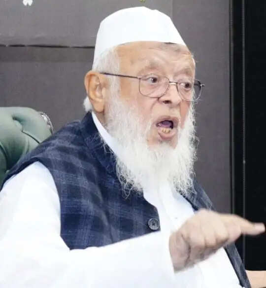 गाय को 'राष्ट्रीय पशु' का दर्जा देने में सरकार को क्यों हो रही हिचकिचाहट : मदनी