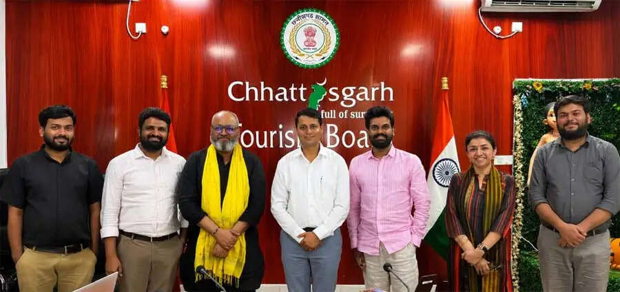 भारत भाग्य विधाता‘ फिल्म के लेखक-निर्देशक मनोज तापड़िया ने की छग टूरिज्म बोर्ड के एमडी विवेक आचार्य से सौजन्य मुलाकात