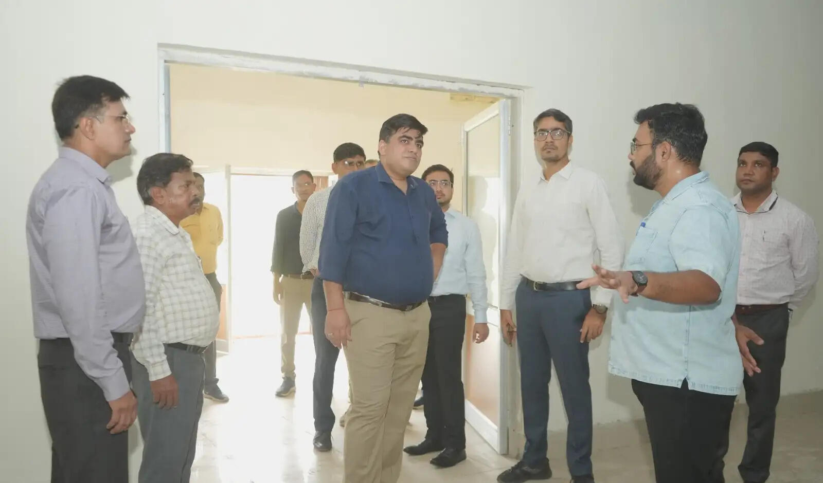कलेक्टर ने किया ईवी पीजी कॉलेज के निर्माणाधीन ऑडिटोरियम का निरीक्षण, अधूरे कार्य जल्द पूरा करने के दिए निर्देश
