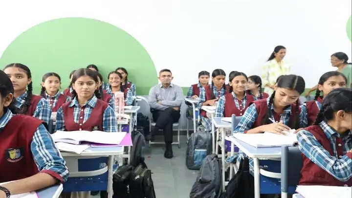 भोपाल में शिक्षा व्यवस्था को सुदृढ़ बनाने के लिए जिला स्तर पर बनेगा कंट्रोल कमांड रूम : कलेक्टर मिश्रा