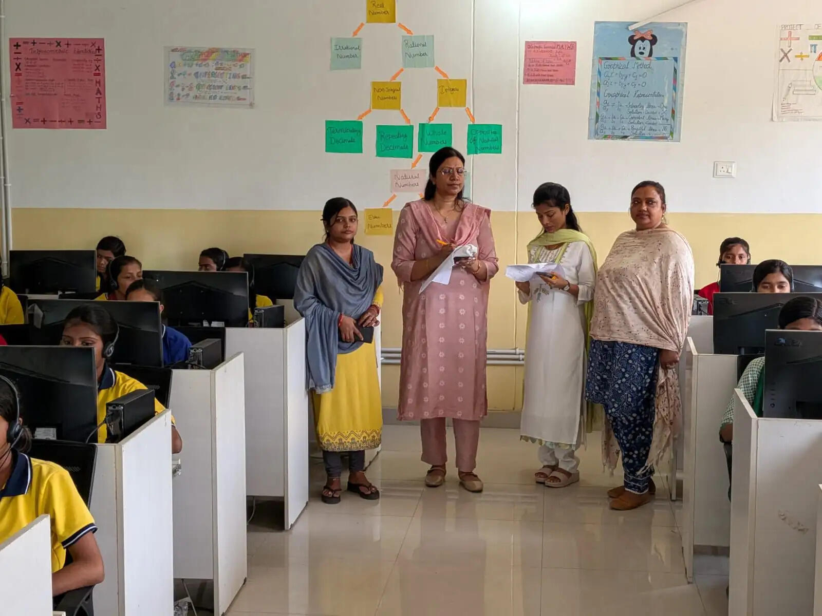 डीसी के निर्देश पर 80 हाई स्कूलों का अधिकारियों ने किया निरीक्षण