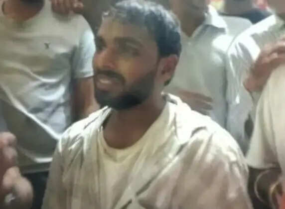 वाराणसी में पिस्टल दिखाकर सीएससी संचालक से लूट का प्रयास, भीड़ ने बदमाश काे पकड़ा