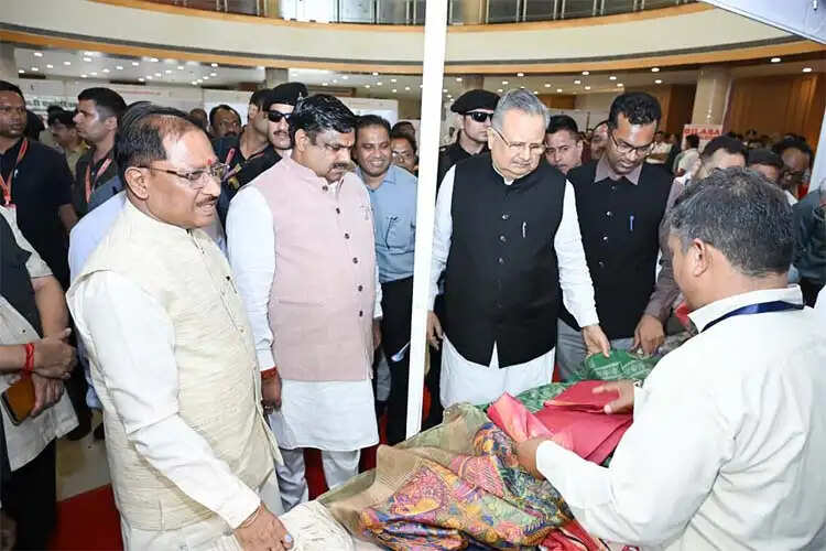 कोसा की चमक अब वैश्विक बाजार तक : मुख्यमंत्री ने लॉन्च किया छत्तीसगढ़ का प्रीमियम हैंडलूम ब्रांड 'कोशल फैब'