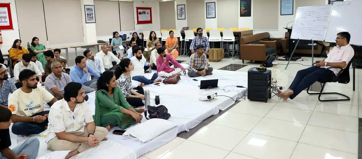 हिसार : बढ़ते तनाव के दौर में यूएचवी विद्यार्थियों को दे रहा जीवन समझने की नई दृष्टि