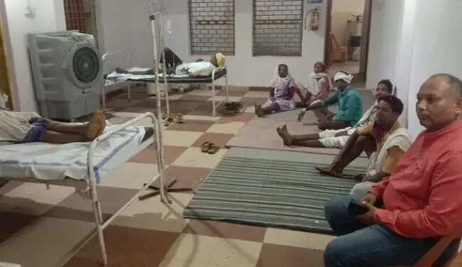 मप्र के डिंडौरी जिले में दशगात्र भोज के बाद बिगड़ी 70 से ज्यादा ग्रामीणों की तबीयत, अस्पताल में भर्ती