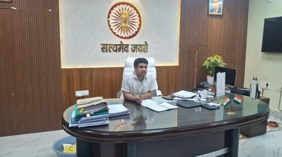 विद्युत विभाग की जिलाधिकारी ने की समीक्षा