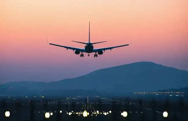 पश्चिम एशिया संघर्ष के बीच भारत की विमानन कंपनियां आज 50 उड़ानें करेंगी संचालित