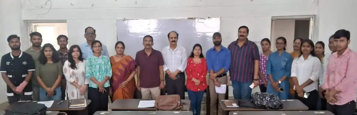 भाषा और संचार कौशल से संवरता है पत्रकारिता में करियर : प्रो. शेष गिरि राव