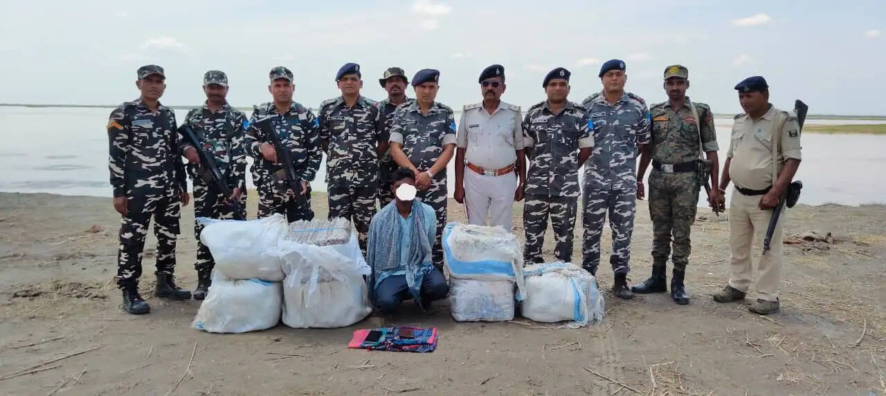 एसएसबी ने 133 किलोग्राम गांजा किया जब्त , दो मोबाइल के साथ एक तस्कर गिरफ्तार