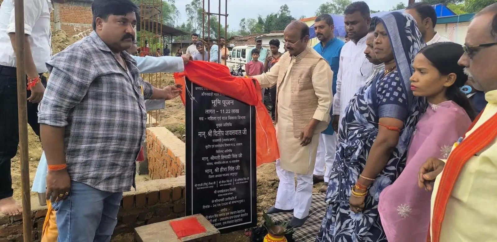 अनूपपुर: गांवों के विकास के साथ हर पात्र परिवार तक पहुंचे शासन की योजनाओं का लाभ - राज्यमंत्री दिलीप जायसवाल