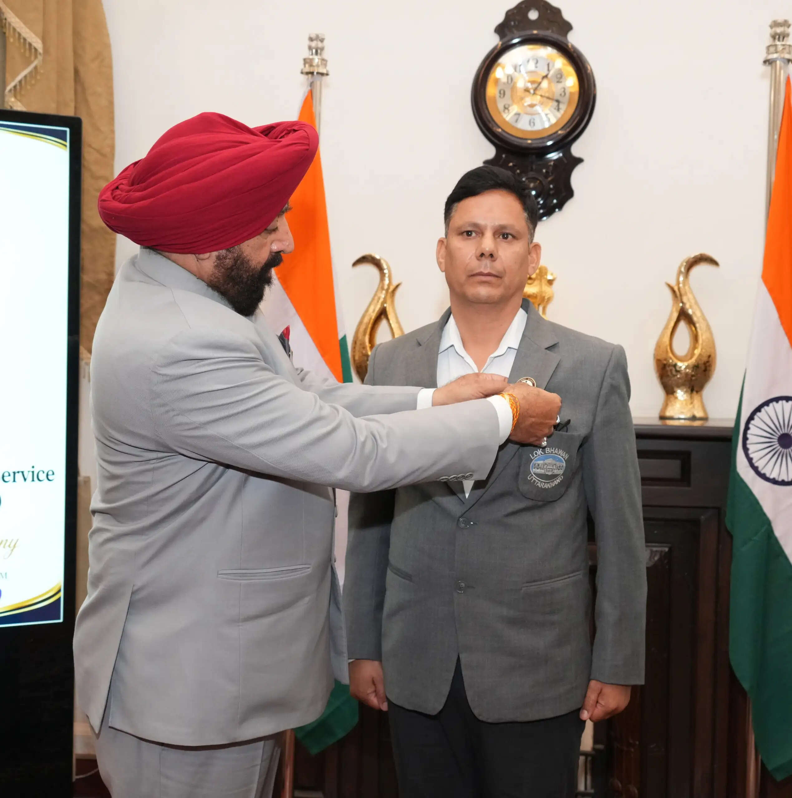 राज्यपाल ने लोक भवन सुरक्षाकर्मियों को प्रदान किए विशेष बैज