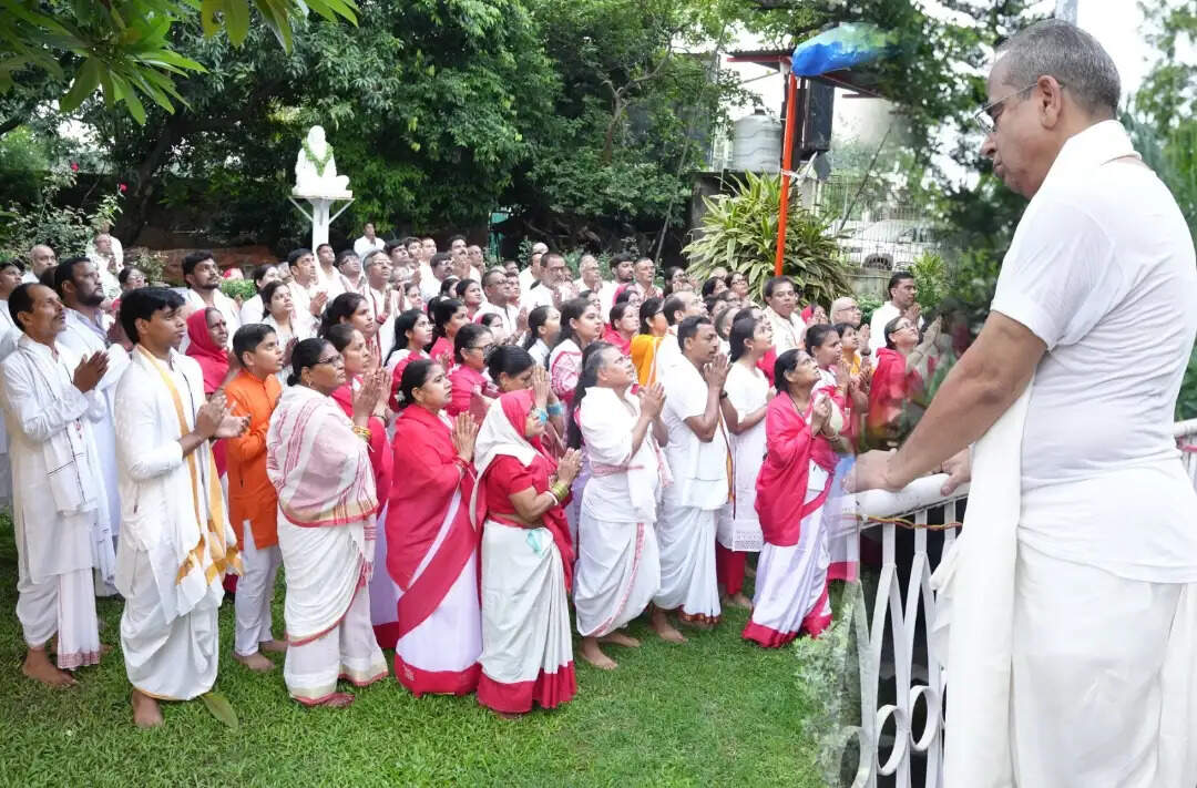 गुरु पूर्णिमा पर ब्रह्मलोकधाम में दिनभर गूंजे भक्ति के स्वर