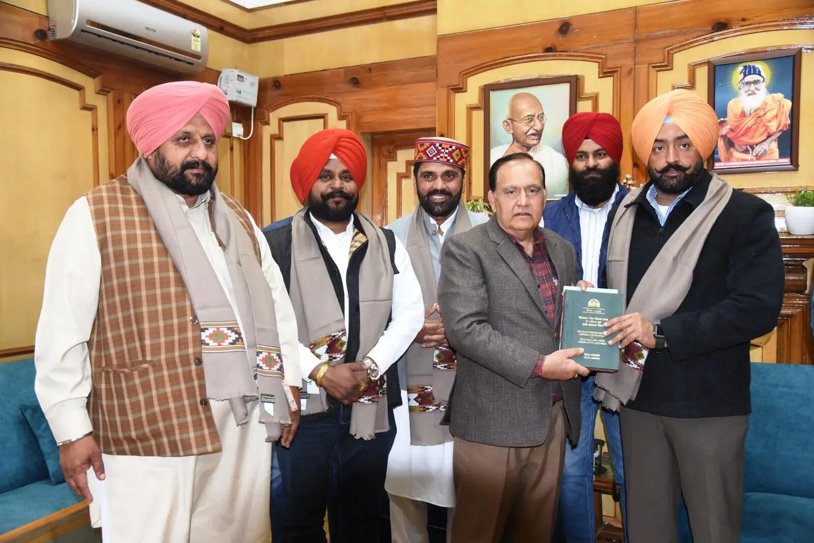 पंजाब विधानसभा की आश्वासन समिति ने स्पीकर कुलदीप पठानिया से की मुलाकात