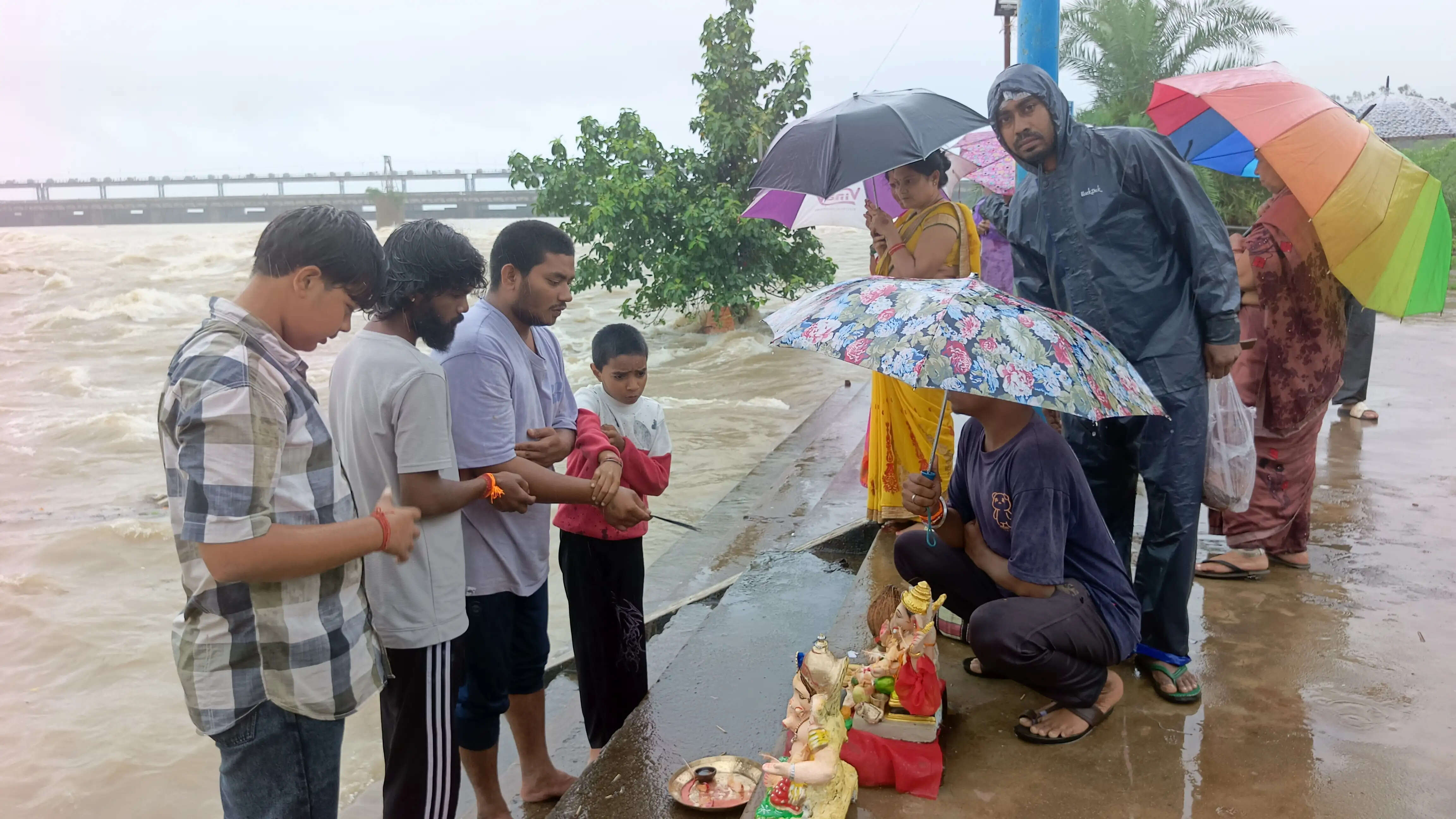 धमतरी : बारिश के बीच उत्साह से हुआ गणेश प्रतिमाओं का विसर्जन