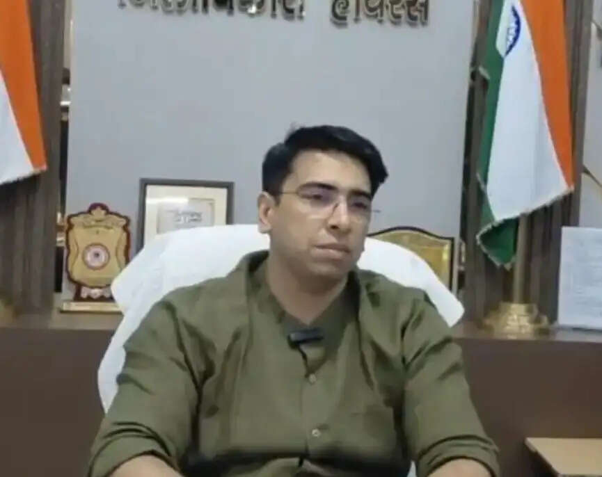 हाथरस में चीनी की कोई कमी नहीं, अफवाहों पर ध्यान न दें : डीएम