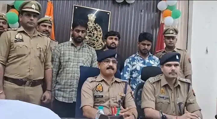 अवैध असलहा व विस्फोटक बनाने की फैक्ट्री का खुलासा, तीन गिरफ्तार