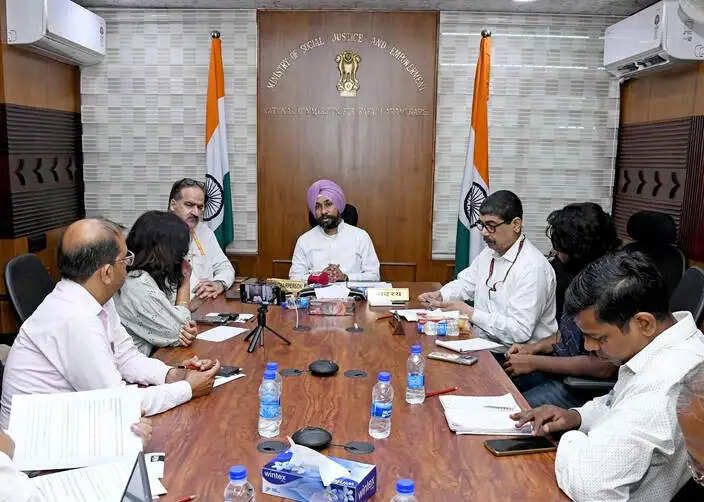 राष्ट्रीय सफाई कर्मचारी आयोग का 32वां स्थापना दिवस रविवार को