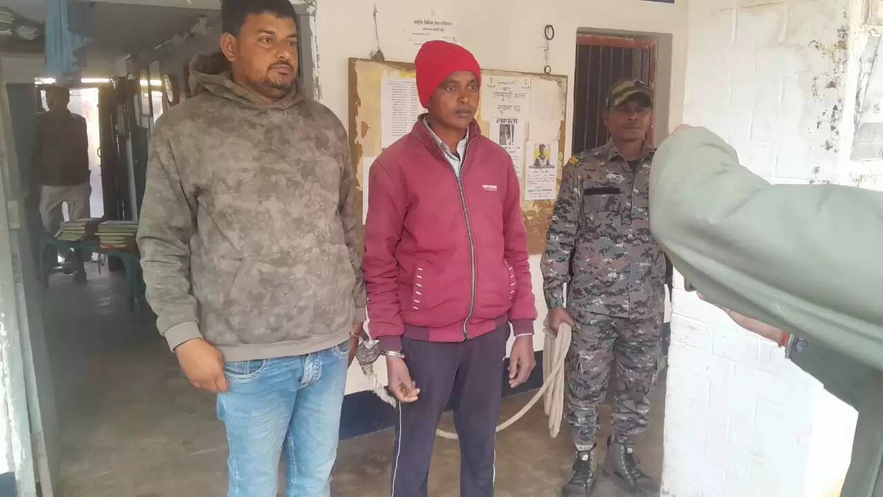 जुआ अड्डे से रंगे हाथ पकड़े गए दो जुआड़ी, गए जेल