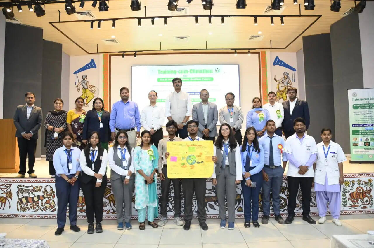 क्लाइमाथॉन में गन्ने के गूदे से बनाया बायोडिग्रेडेबल बैगास कप