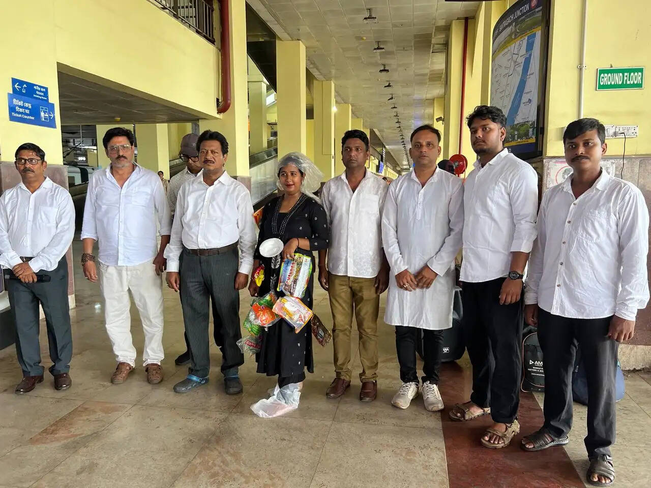 खड़गपुर रेल मंडल ने यात्रियों और वेंडरों को प्लास्टिक मुक्त अभियान से जोड़ा