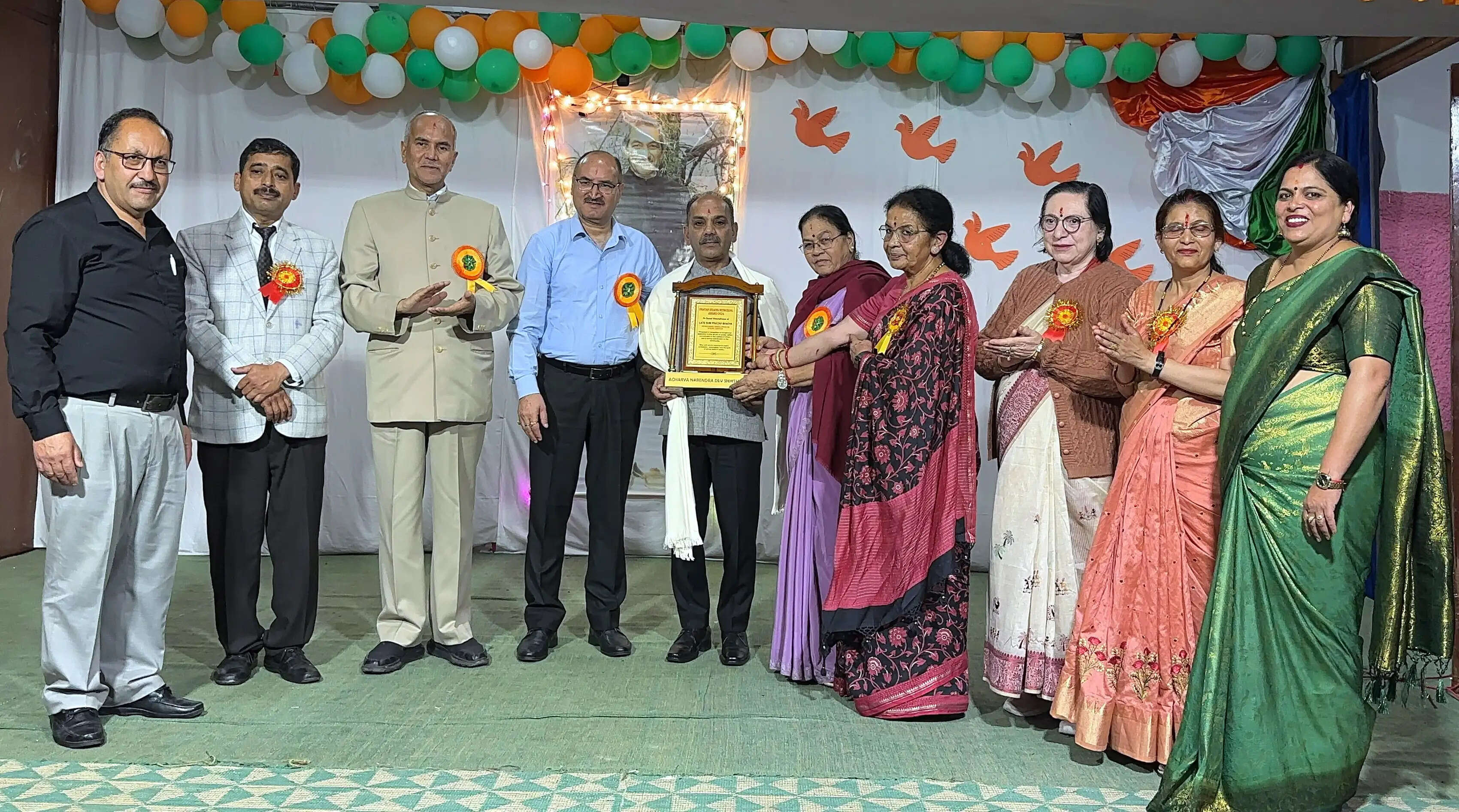 शिक्षाविद् भैया जी की 16वीं पुण्यतिथि पर शिक्षक आलोक को प्रताप भैया सम्मान