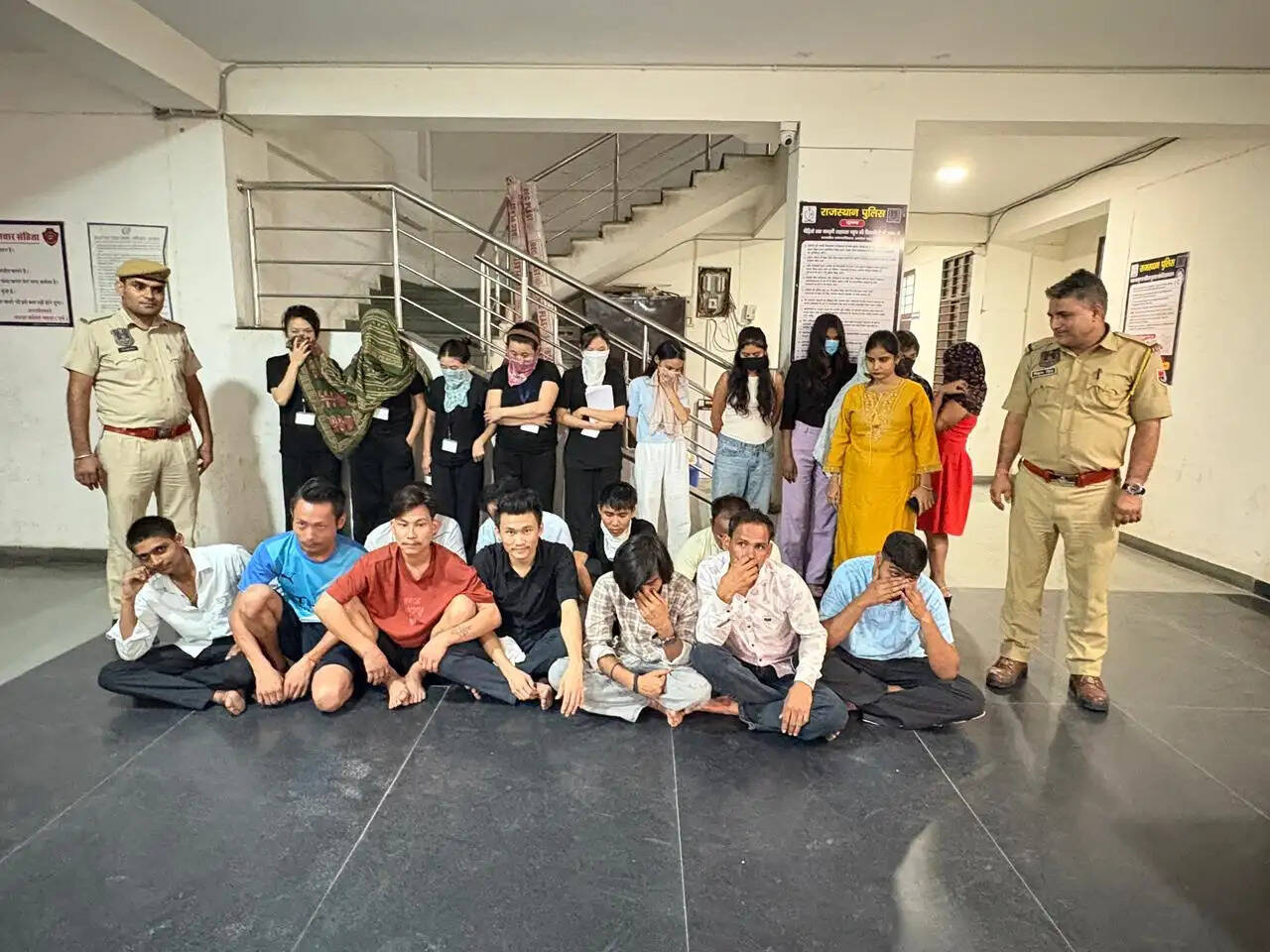 स्पा सेंटरों पर पुलिस का शिकंजा: गाइडलाइन उल्लंघन करने वाले 23 गिरफ्तार