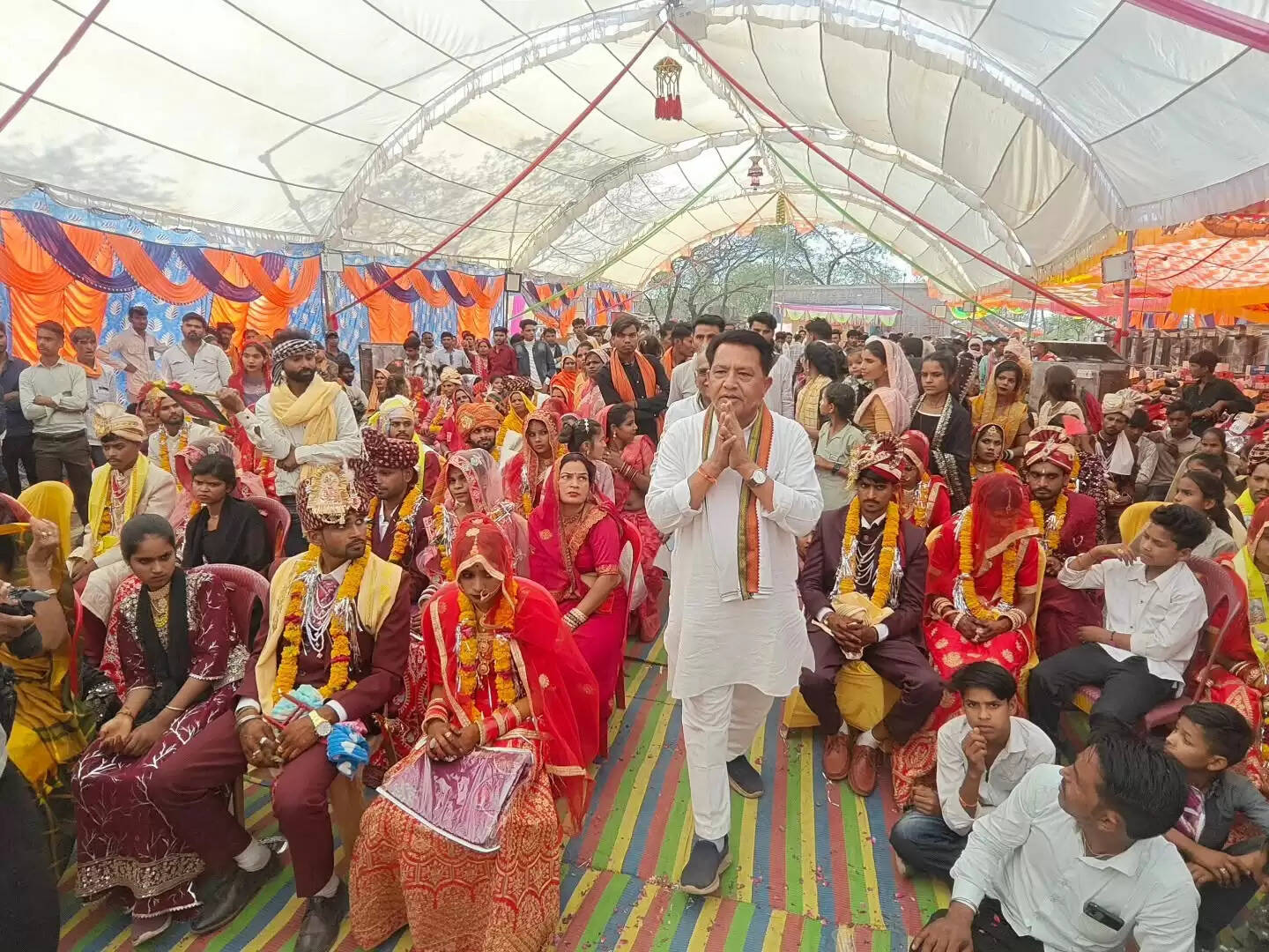 अशोकनगरः अक्षय तृतीया पर विवाह समारोह में रामायण की सीख और उपहार में सिलाई मशीन से लेकर बाइक तक भेंट