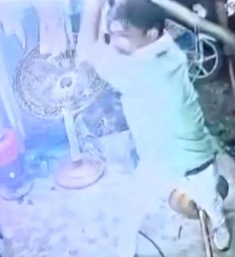 भाकियू नेता के बेटे की दुकान पर मारपीट और फायरिंग