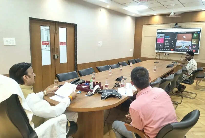 बंधपत्रित चिकित्सकों के सेवाभाव से सुदृढ़ होंगी स्वास्थ्य सेवाएं : उप मुख्यमंत्री शुक्ल