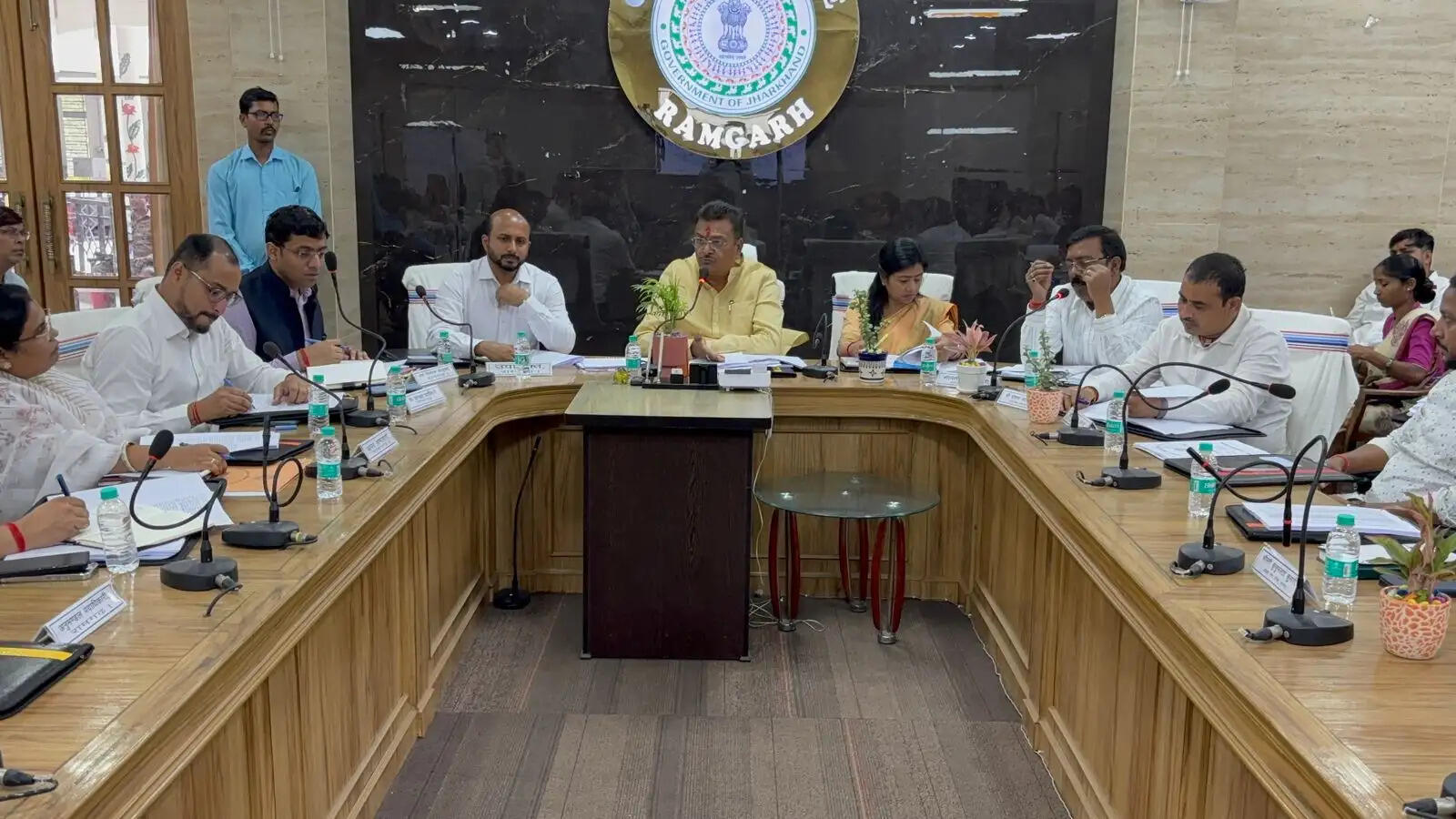 सड़क, बिजली और पेयजल के मुद्दे पर हुई दिशा की बैठक