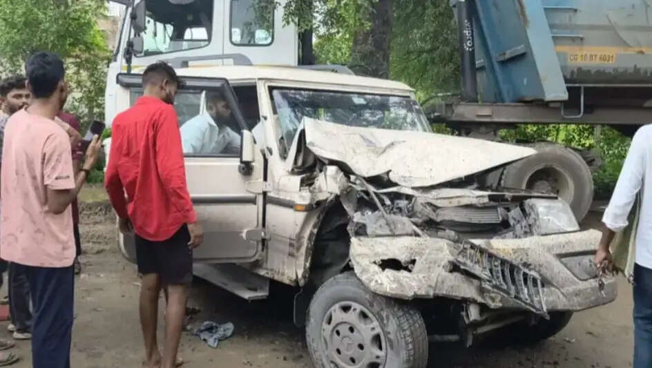 कटघोरा-कसनिया मार्ग पर बस और बोलेरो में आमने-सामने टक्कर, कई घायल