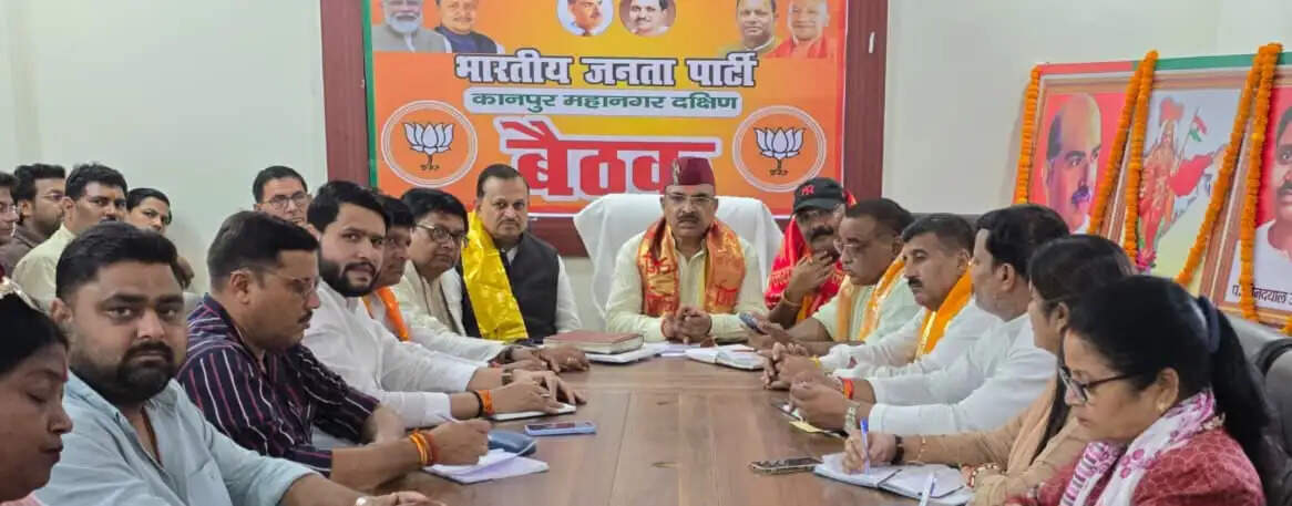 भाजपा कानपुर दक्षिण की मासिक बैठक संपन्न, कार्यकर्ताओं से जनकल्याणकारी योजनाएं घर-घर पहुंचाने का आह्वान