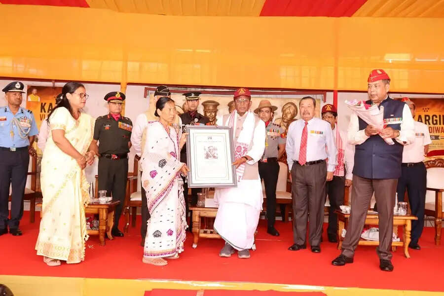 असम: गुवाहाटी के स्टेट वॉर मेमोरियल में मनाया गया कारगिल विजय दिवस