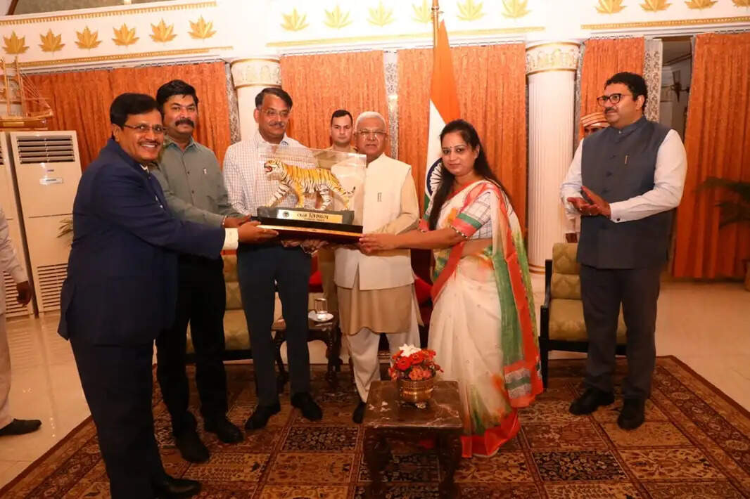 प्रकृति और स्थानीय जीवन के कल्याण प्रयासों में ही सेवा की सार्थकता : राज्यपाल पटेल