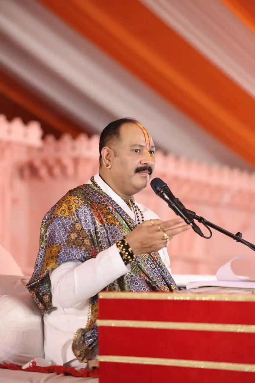 शिव के प्रति समर्पण से मिलता है परम वैभव : प्रदीप मिश्र