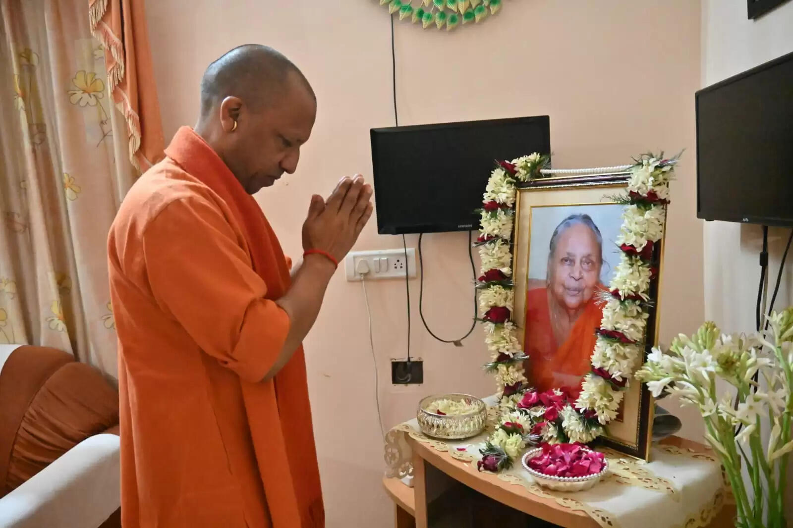 मुख्यमंत्री ने डॉ. राजीव श्रीवास्तव की दिवंगत माता को दी श्रद्धांजलि