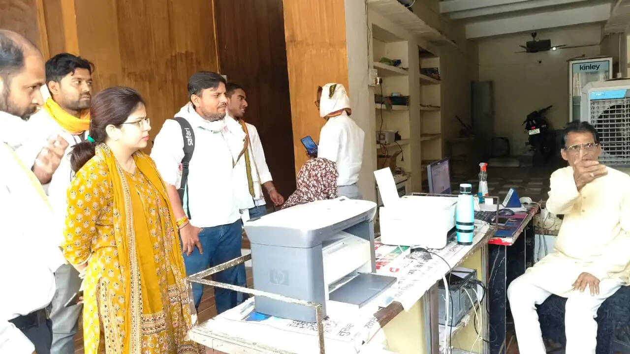 अशोकनगरः चंदेरी में आधार संशोधन के नाम पर हजारों की ठगी