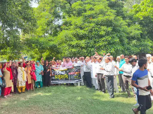 पलवल : जंतर-मंतर लाठीचार्ज के विरोध में ट्रेड यूनियनों का प्रदर्शन, केंद्र सरकार के खिलाफ निकाला जुलूस