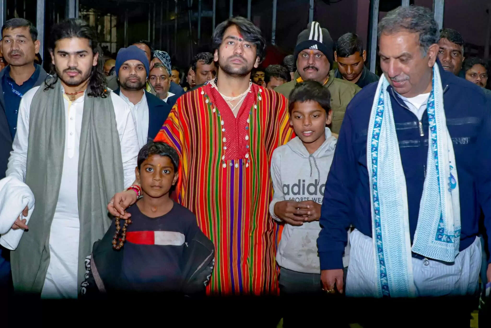 तपोभूमि चित्रकूट पहुंचे बागेश्वर धाम के पीठाधीश्वर धीरेन्द्र कृष्ण शास्त्री ने किया कामदगिरि पर्वत की परिक्रमा