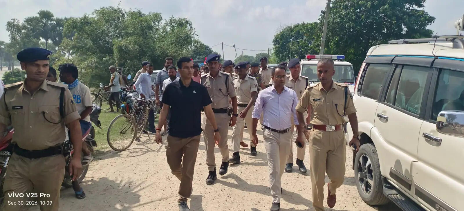 सारण में गंडक नदी का तटबंध टूटा, तेजी से फैल रहा बाढ़ का पानी