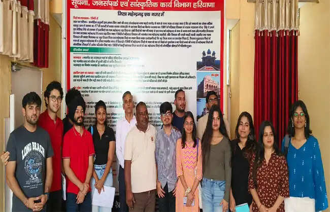 नारनाैल में आईआईएम रोहतक के छात्रों ने समझी सरकारी संचार व्यवस्था की कार्यप्रणाली