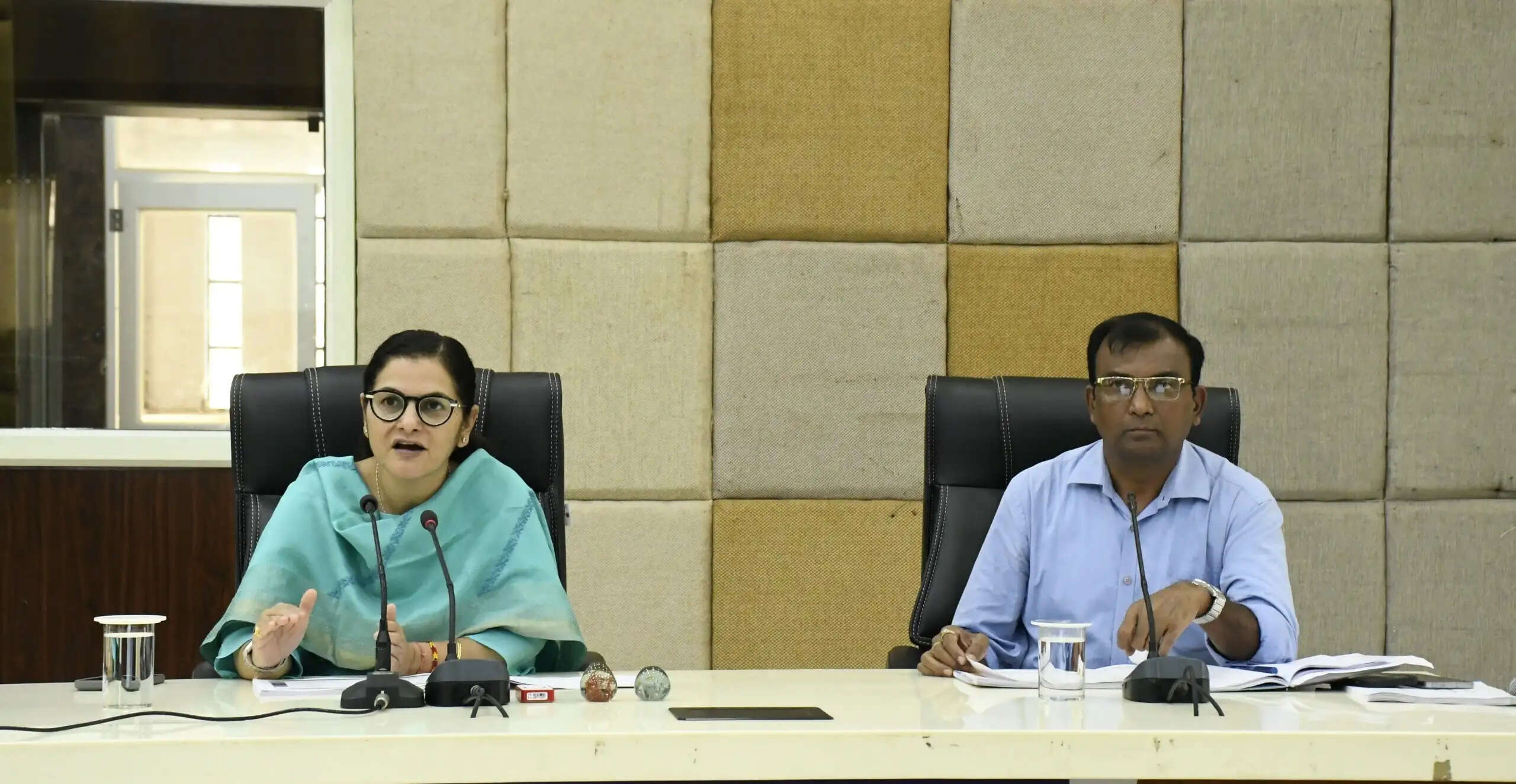 कुपोषण दर में कमी लाने मैदानी स्तर पर सक्रियता बढ़ाएं - कलेक्टर