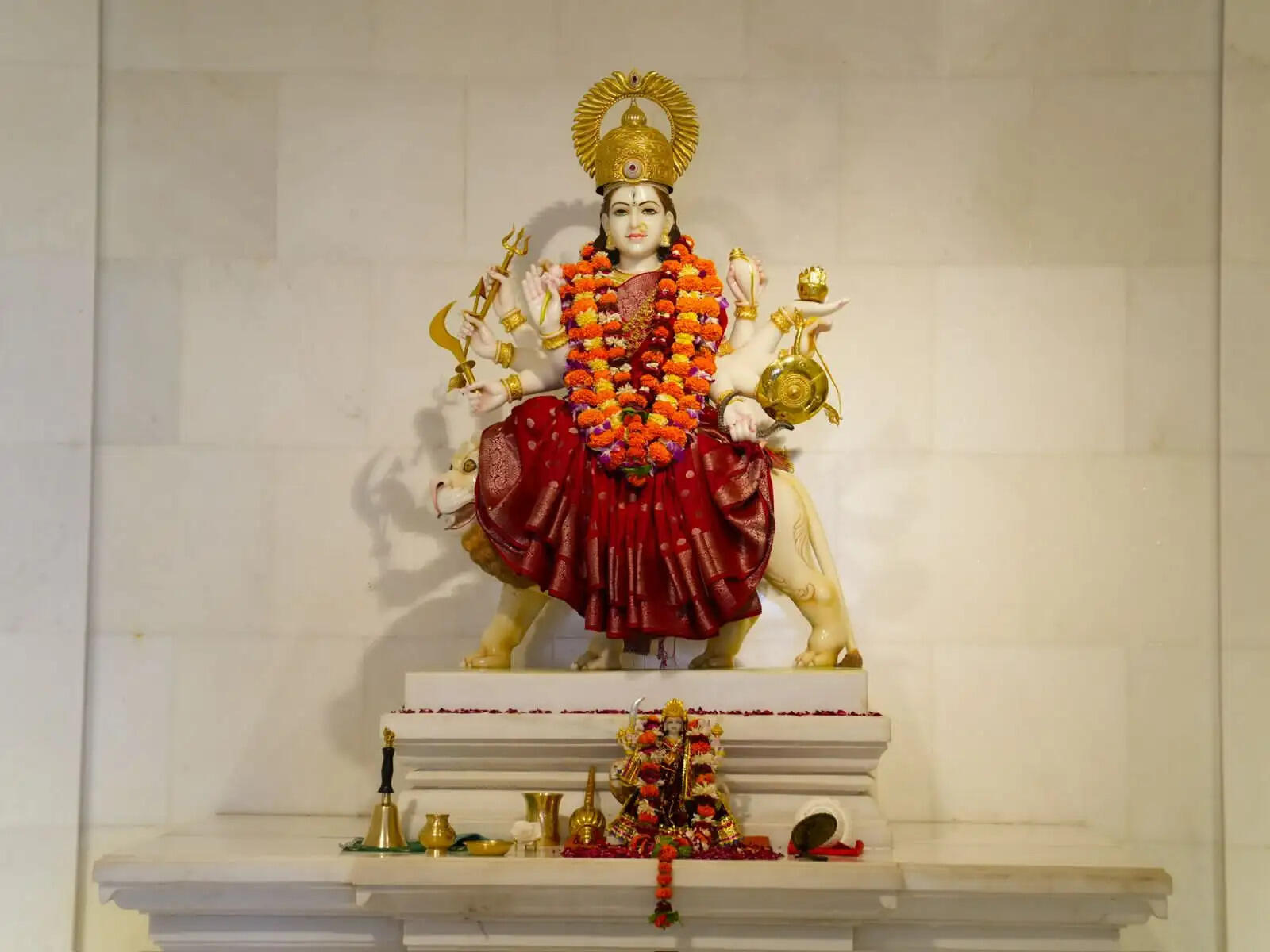 (अपडेट) रामजन्मभूमि में साध्वी ऋतंभरा ने किया मां भगवती मंदिर के शिखर पर ध्वजारोहण