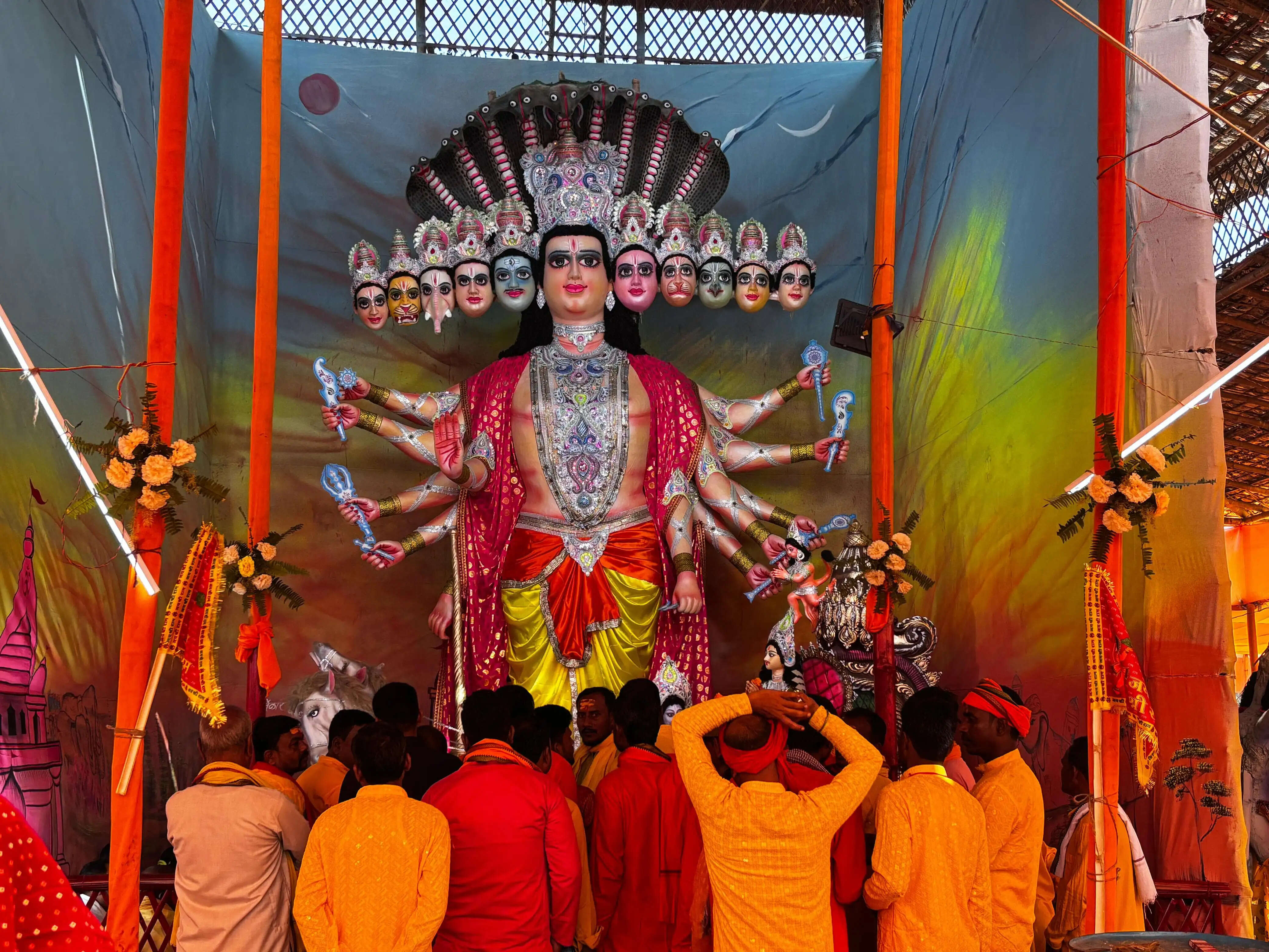 2001 महिलाओं के कलश शोभायात्रा के साथ शुरू हुआ महाविष्णु यज्ञ,रेणु की प्रतिमा आकर्षण का केन्द्र