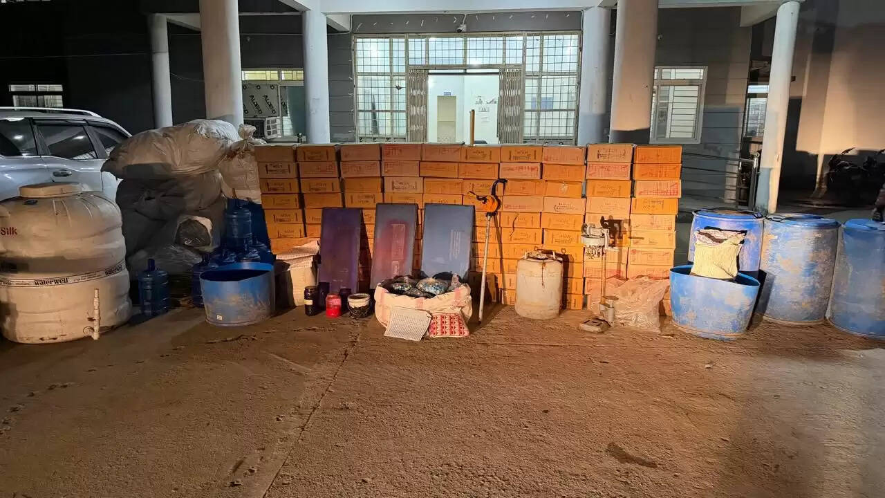 (अपडेट) मुरैना: अवैध शराब बनाने का कारखाना पकड़ा