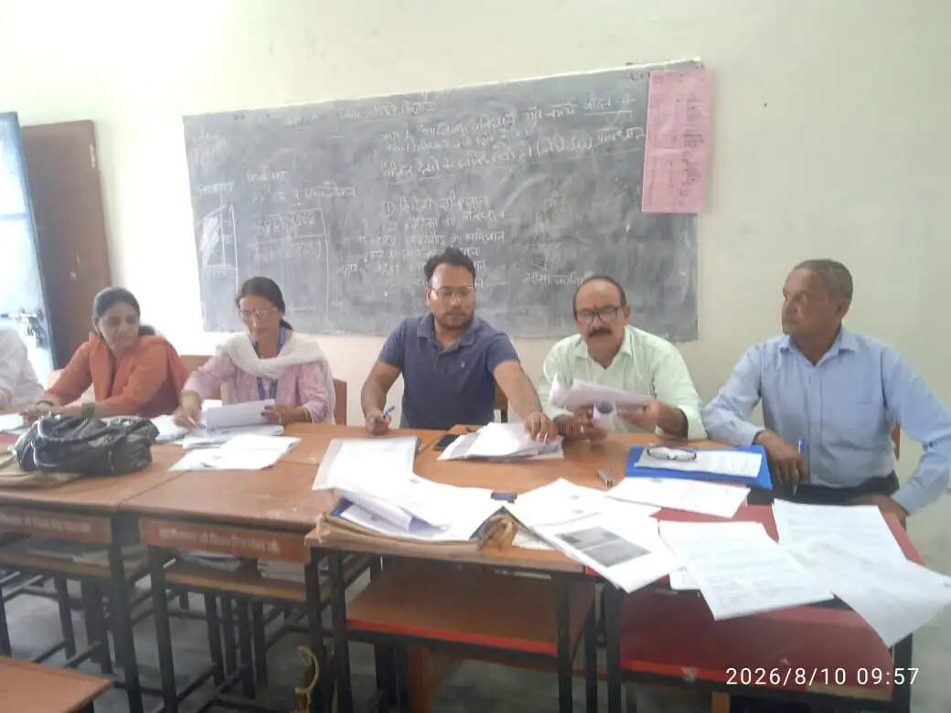 एसआईआर&nbsp;के&nbsp;नाेटिसाें&nbsp;का&nbsp;मतदान&nbsp;स्थथाें&nbsp;पर&nbsp;हाे&nbsp;रहा&nbsp;निस्तारण