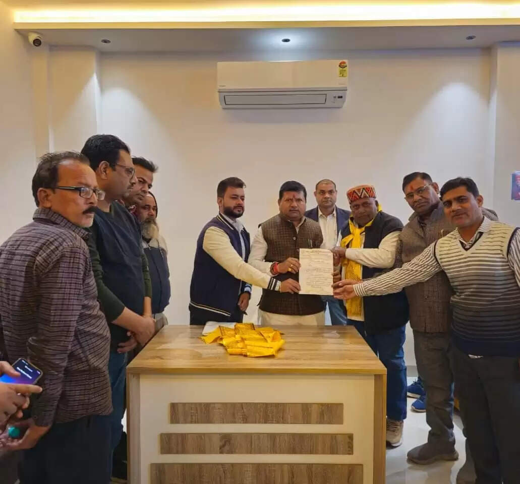 अतिक्रमण पर कश्मकश- व्यापारियों ने राज्य मंत्री को दिया ज्ञापन, बोले- अतिक्रमण के लिए हम नहीं ऑटो रिक्शा दोषी