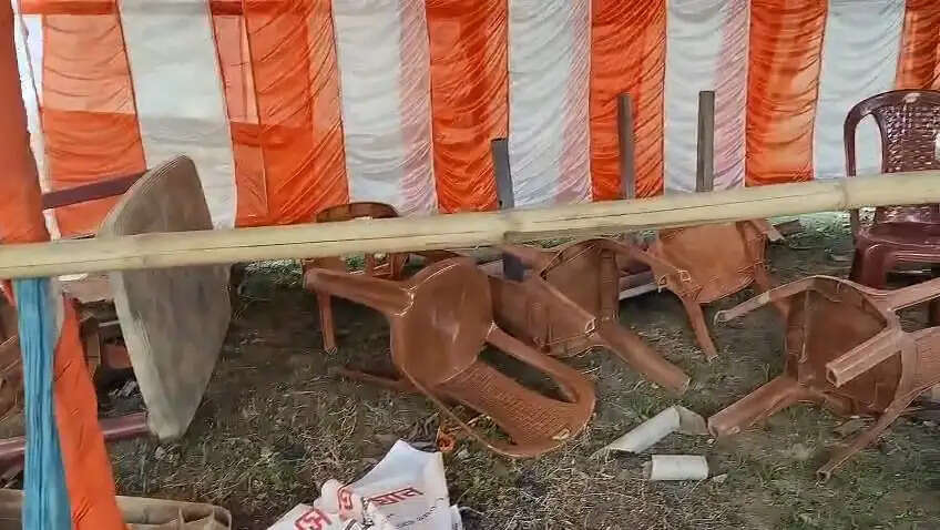 अन्नपूर्णा भंडार नहीं मिलने पर पोलबा बीडीओ कार्यालय के कैंप में तोड़फोड़