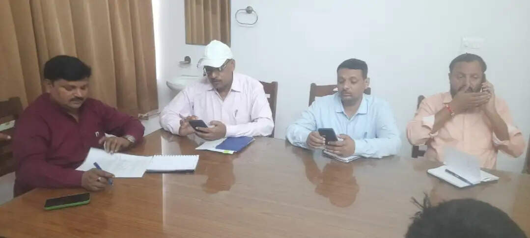 एससी-एसटी आयोग के सदस्य ने सर्किट हाउस में की जनसुनवाई