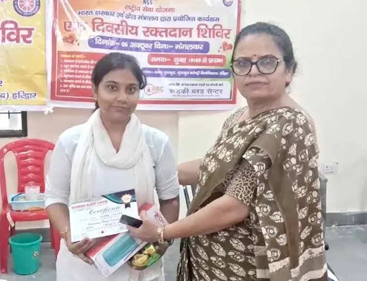 कन्या गुरुकुल ने रक्तदान के साथ दिया स्वच्छता का संदेश